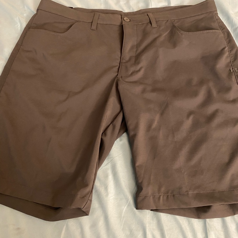 Men’s under armor shorts gray